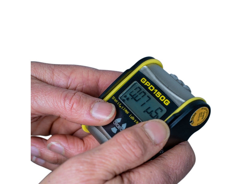 Electronic personal nuclear alarm dosemeter
